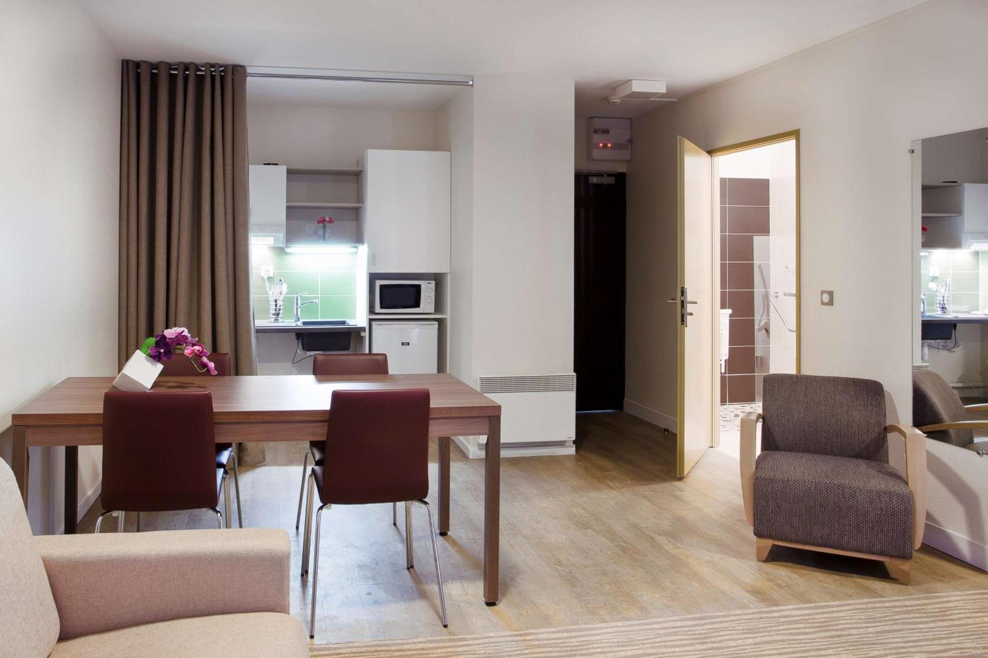 Kyriad Chambery Centre - Hotel Et Residence Zewnętrze zdjęcie