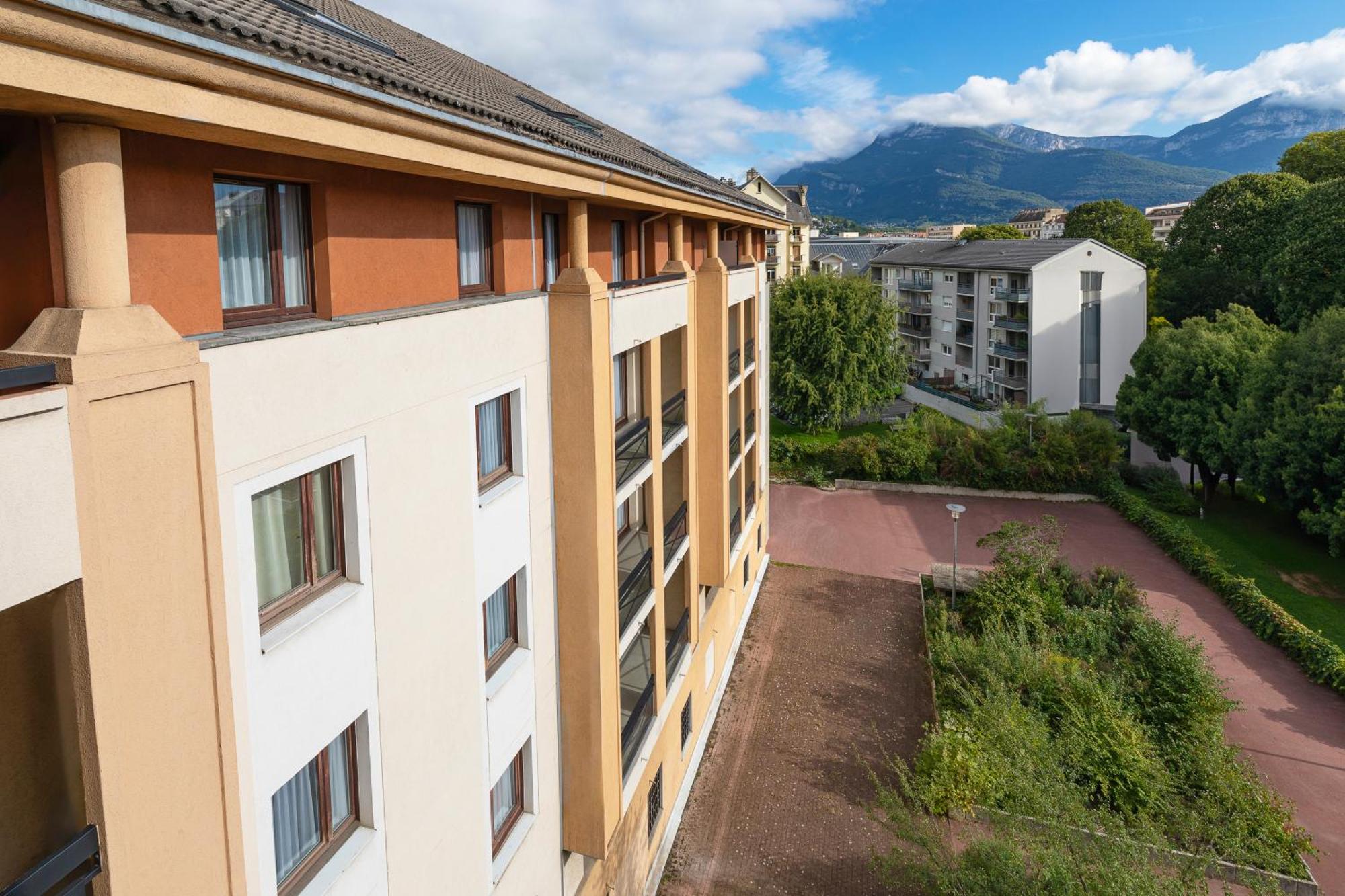 Kyriad Chambery Centre - Hotel Et Residence Zewnętrze zdjęcie
